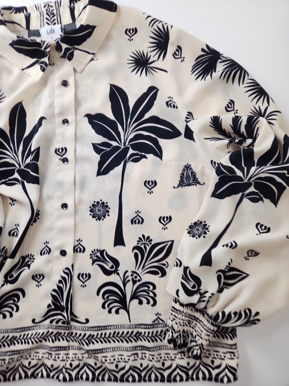 CABI Marrakesh Blouse Cream Black palm tropical floral borders  Sz M #6625 - Picture 4 of 13